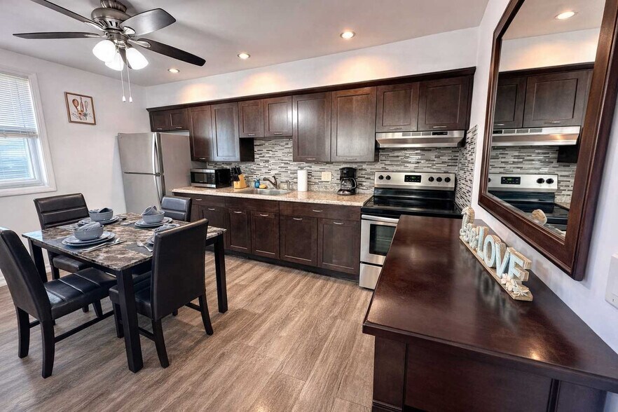 Building Photo - 324 Van Buren St