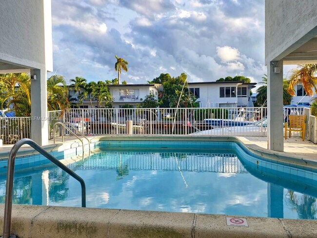 Building Photo - 3702 NE 171 St