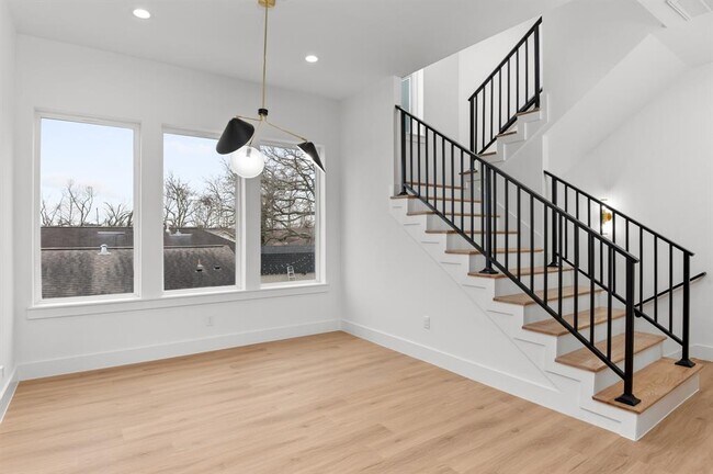 Building Photo - 1805 Sakowitz St