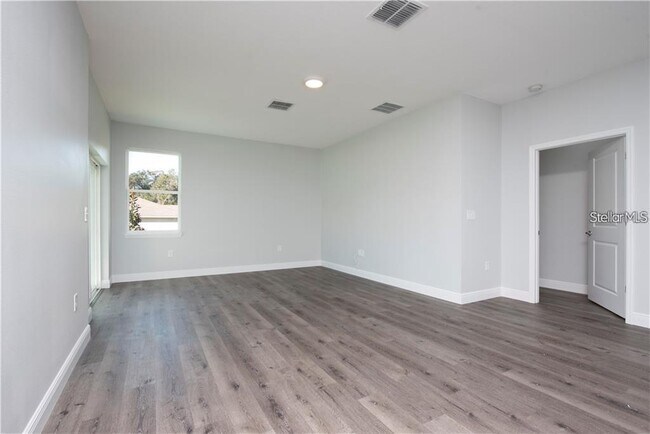 Building Photo - 574 Geraldine Dr