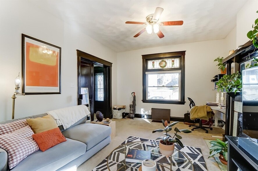 Building Photo - 985 Windsor St