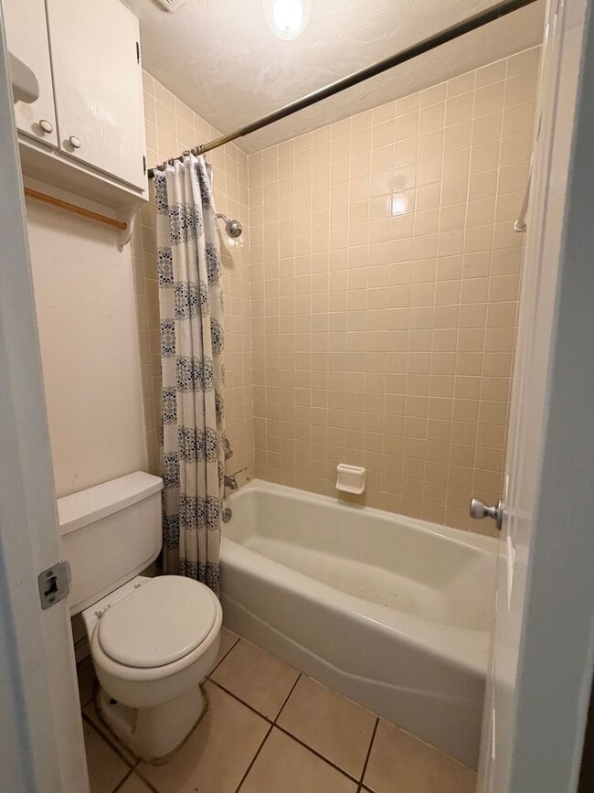 Building Photo - Pet Friendly, 2BR/2BA Condo with Reserved Parking & Pool! Close to FSU, FAMU & TSC!