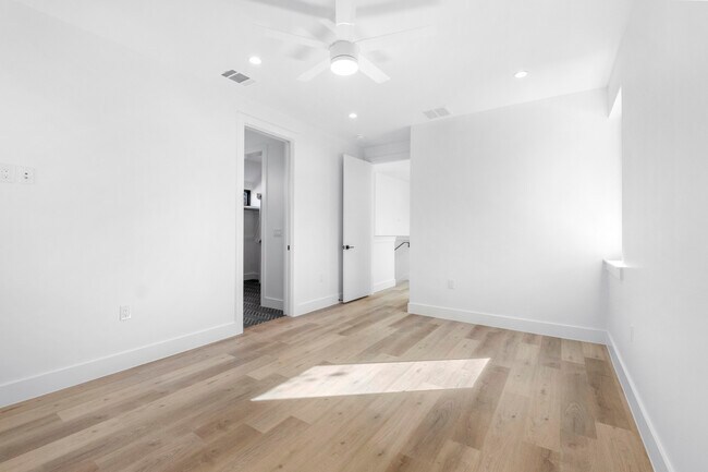 Building Photo - 2101 Thrasher Ln