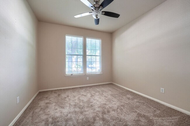 Building Photo - 5 Bedroom Home with Brand-New Carpet in Grayhawk | 3-Car Garage | Frisco ISD | Game Room