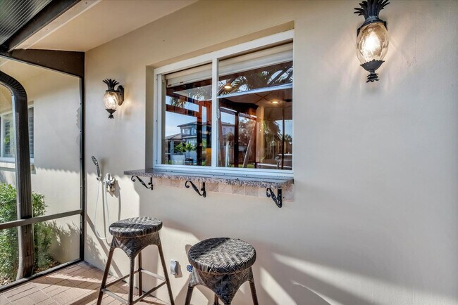 Building Photo - 1038 Contento St