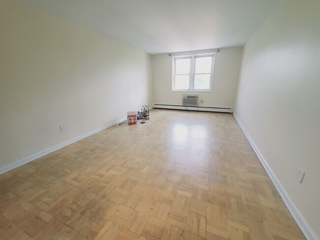 Building Photo - 140 Grove St