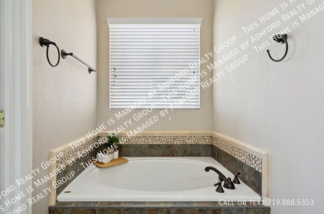 Building Photo - 10402 Capital Peak Way