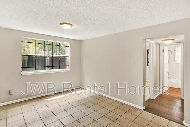 Building Photo - 1580 W 19th St