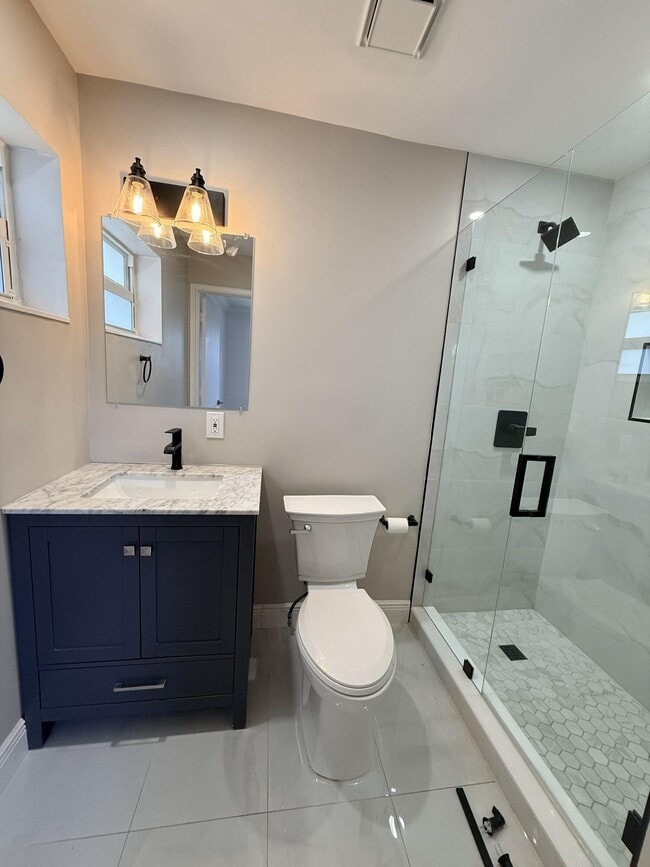 Building Photo - 442 SW 14th Ct