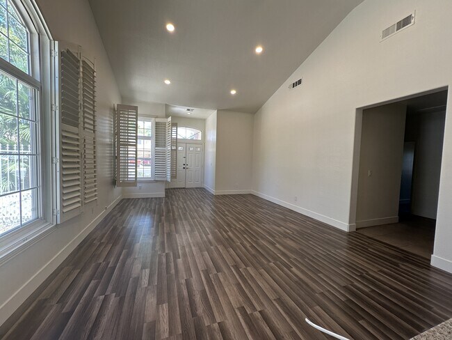 Building Photo - 8317 San Ramon Dr