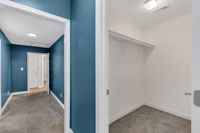 Building Photo - Large Ranch Home with 3BR/ 2 Bath with an Extra Bonus Room!