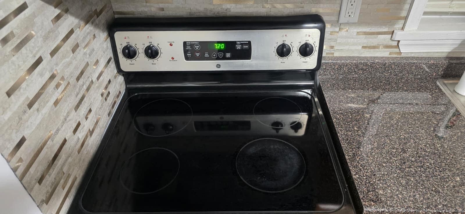 Building Photo - 3068 N Percy St