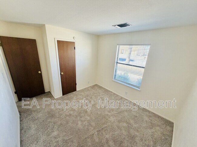 Building Photo - 5300 Overlook Dr NE