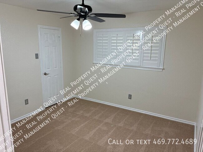 Building Photo - 410 Peacock Cir