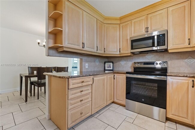 Building Photo - 232 SE 6th St