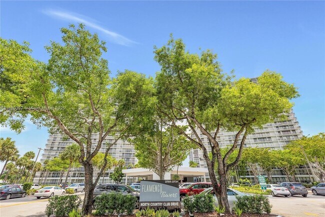 Building Photo - 3701 N Country Club Dr