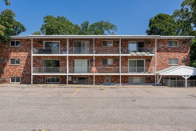 Primary Photo - 73 Charlesbank Rd