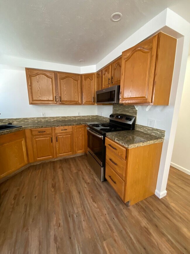 Building Photo - 1 Bedroom Home next to the Whitewater Park...