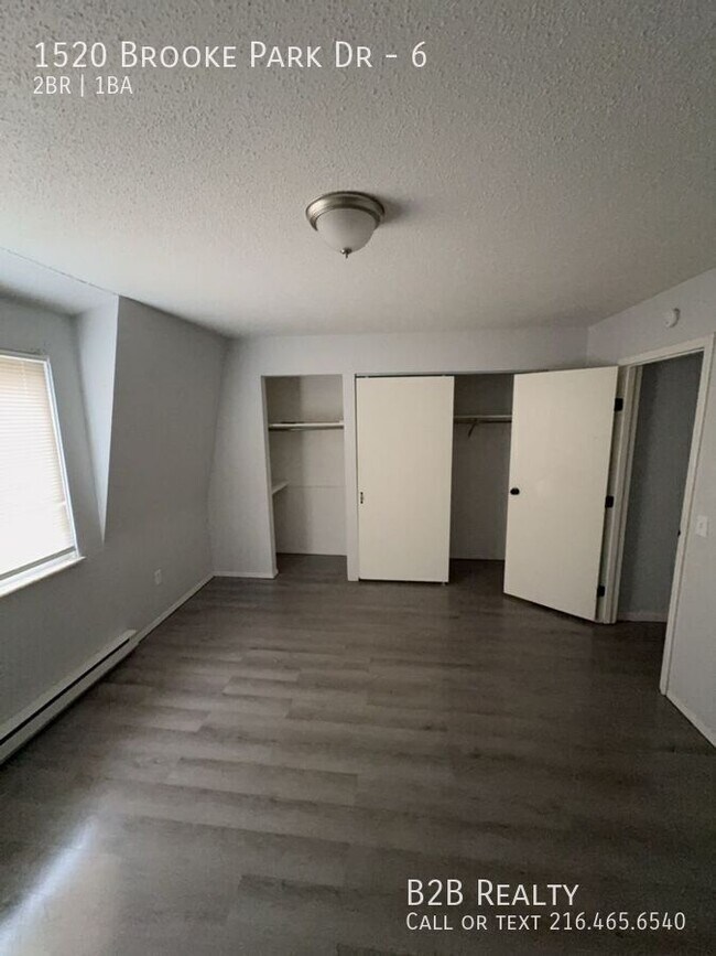 Building Photo - 1520 Brooke Park Dr