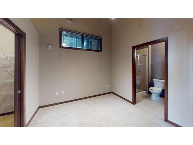 Building Photo - 730 N Washington Ave