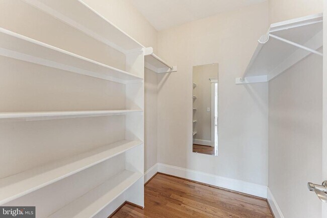 Building Photo - 829 Golden Arrow St