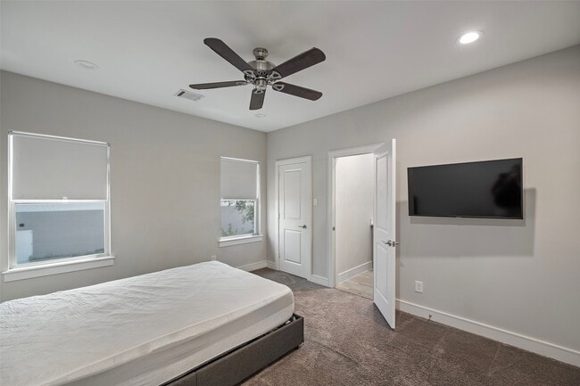 Building Photo - 6533 Castlebay Dr
