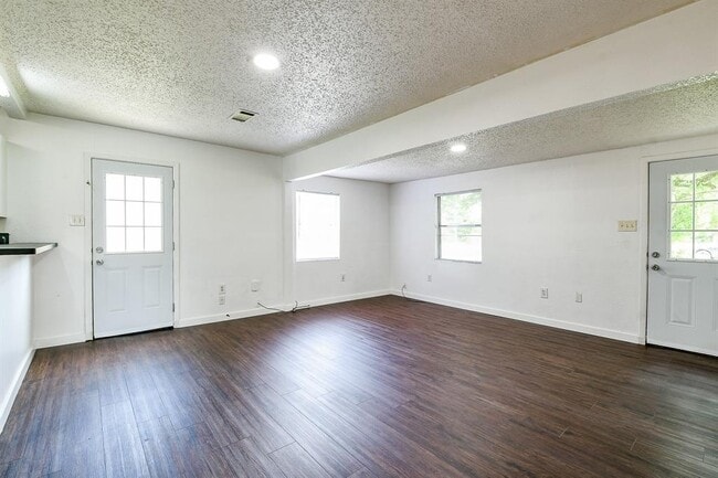 Building Photo - 24204 Linda Ln