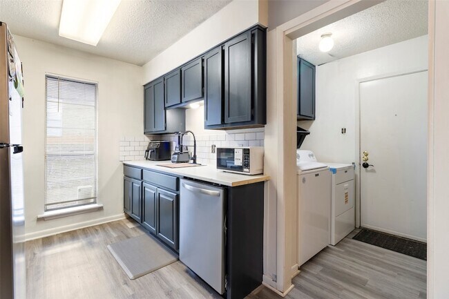 Building Photo - 309 Blake Dr