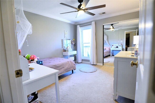 Building Photo - 5101 Hollow Wood Ct
