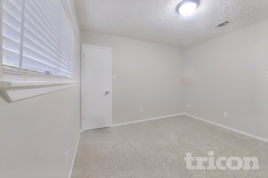 Building Photo - 7331 Millbrae Ln