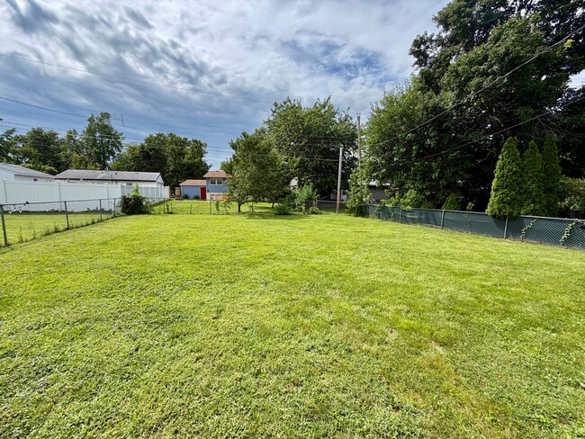 Building Photo - 1240 Dogwood Ln