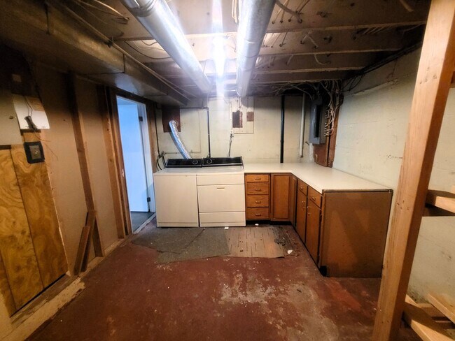 Building Photo - 2210 Eldridge Ave