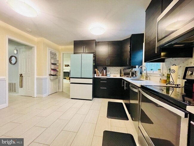 Building Photo - 3103 Titanic Dr