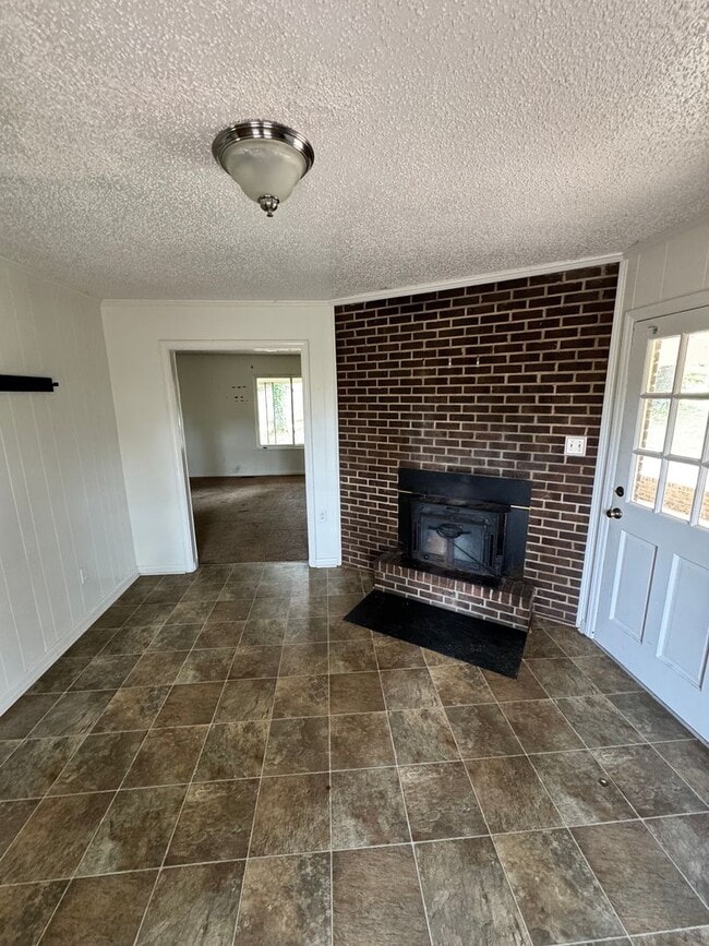 Building Photo - (Currently working on the property) 3/2 in...