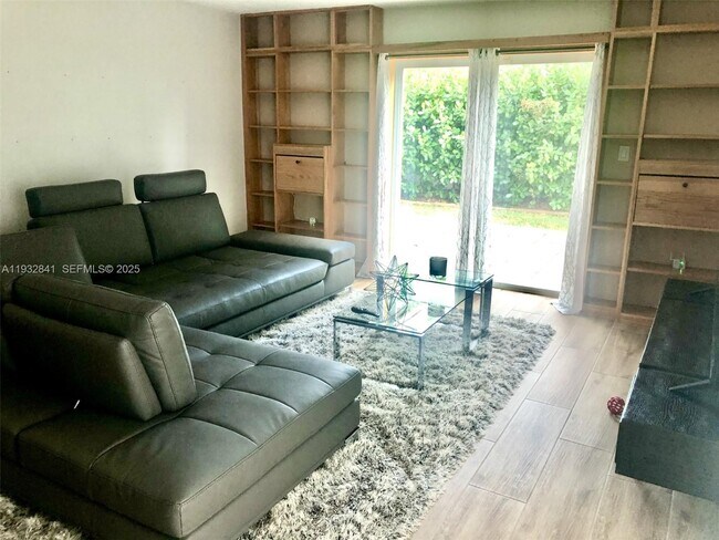 Building Photo - 15660 SW 100th Ave