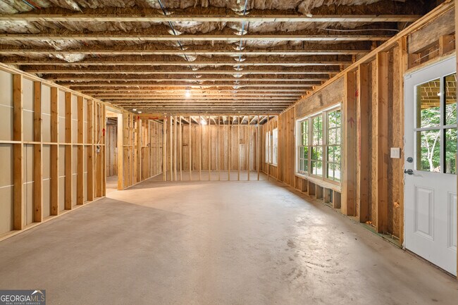 Building Photo - 2045 Kent Ct