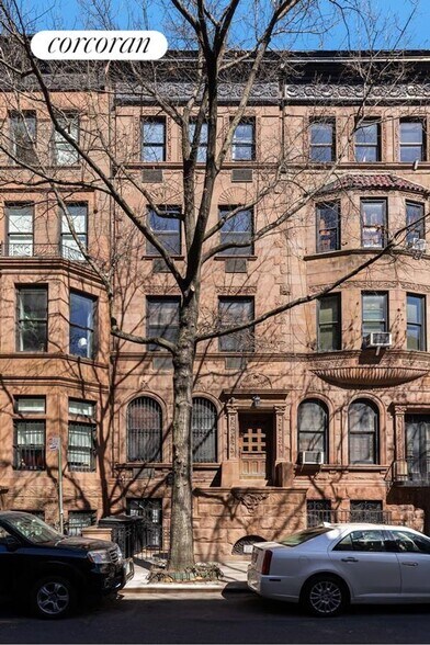 Building Photo - 161 W 76th St