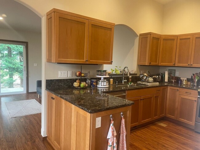 Building Photo - Lovely Single Level Holmes Harbor Home!