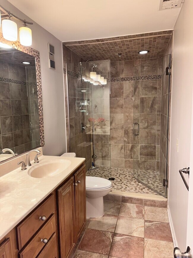 Building Photo - 2856 Evergreen Ln