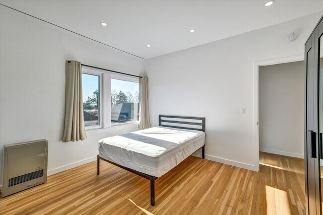 Building Photo - Furnished 3-Bedroom Apartment for 5 – Shar...