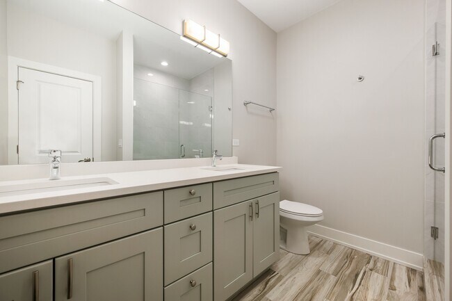 Building Photo - 39 Forest Ave