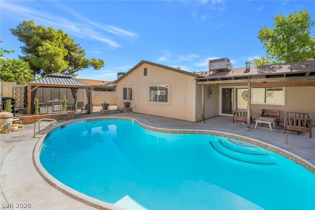 Building Photo - 4565 Meridian Dr