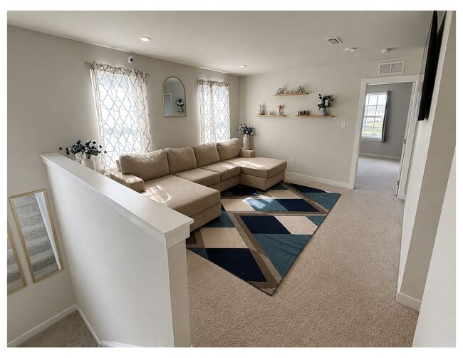 Building Photo - 805 Llanelli Dr