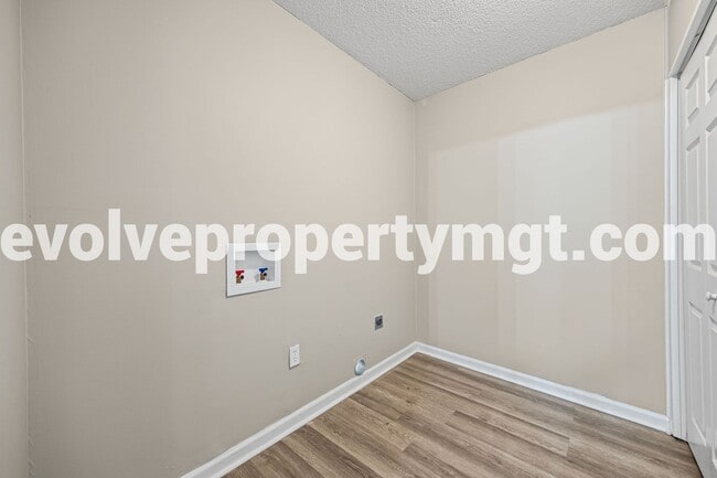 Building Photo - Charming Collierville home in PRIME location!