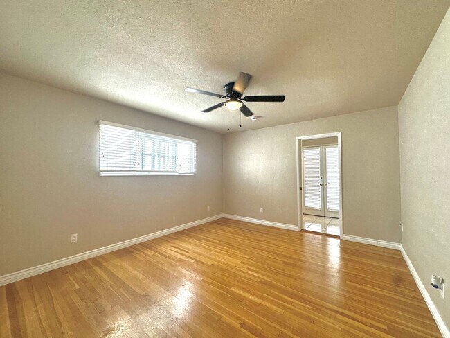 Building Photo - Newly Remodeled | 4 Bedrooms (2 Masters) |...