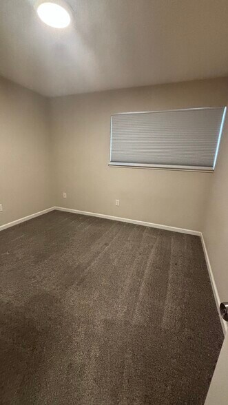 Building Photo - 1352 Drake Dr