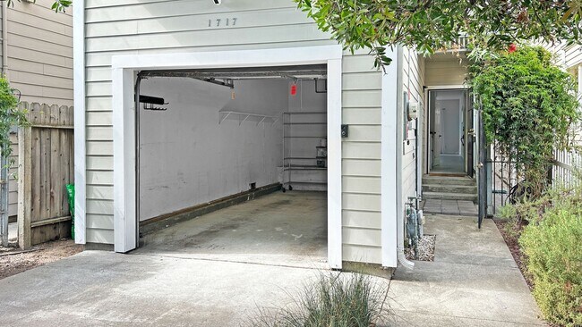 Building Photo - 1717 Chase St