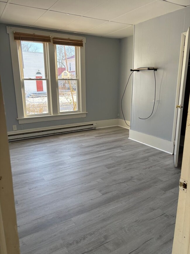 Building Photo - Downstairs Apartment