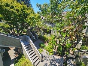 Building Photo - Great Location.... Gorgeous 2 Bedroom 2 Bath End Unit Condo in North San Jose