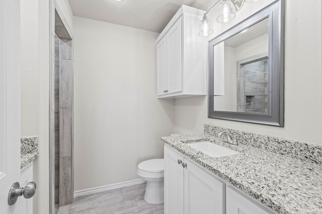 Building Photo - FOR LEASE ON AN ACRE LOT